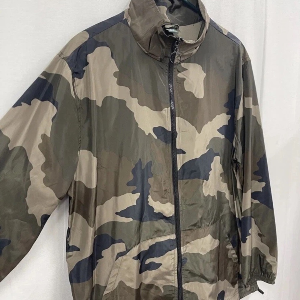Women’s Camo Windbreaker